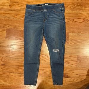 Old navy pull on stretchy jeans